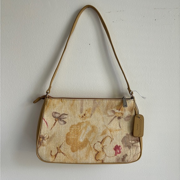 ❗️SOLD!!! - Vintage Floral Caramel Leather Shoulder Bag - Picture 3 of 9